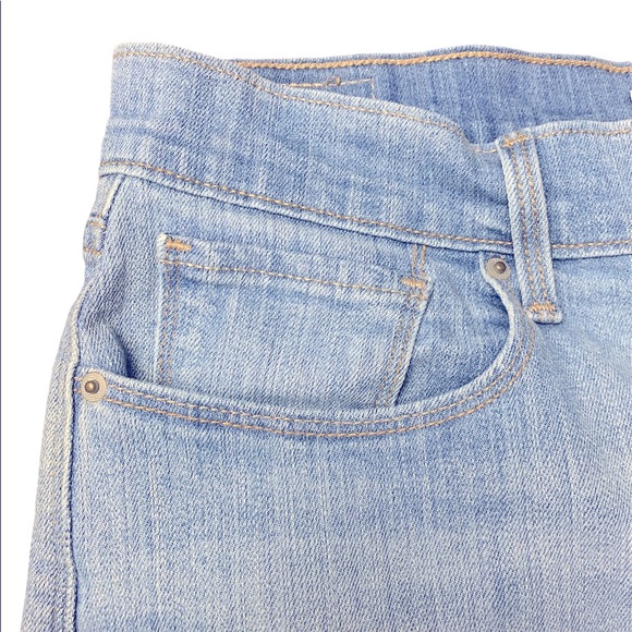 LEVI’S Classic Denim Jean Shorts size 8 - Picture 4 of 10